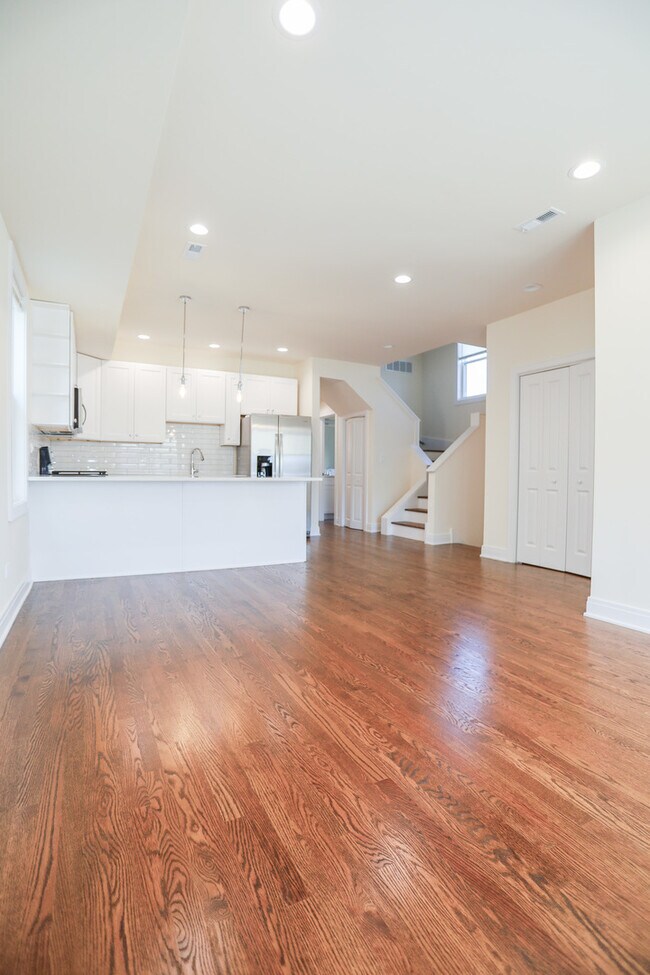 Photo - 2342 N Lawndale Ave Unit 2