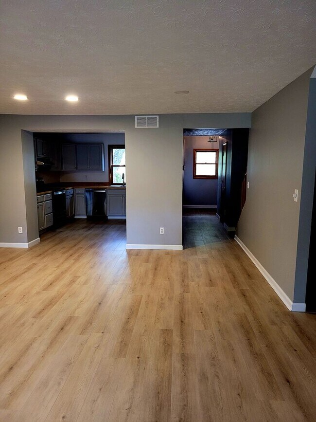 Photo - 4 bedroom Townhouse on Bloomington's South Side; Located in The Woodlands!