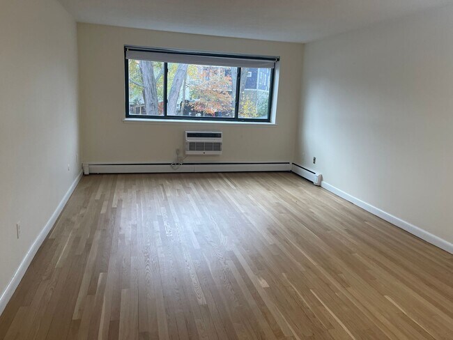 Photo - Modern 1 Bed No Lead HW Inc AC New floors, Dishwasher, elevator ,laundry NICE UNIT!
