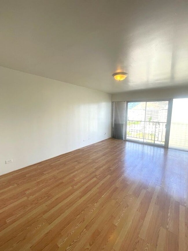 Building Photo - 3 Bedroom / 1.5 Bath in Honolulu