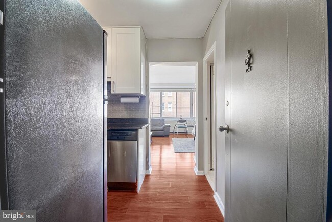 Photo - 922 24th St NW Unit 211
