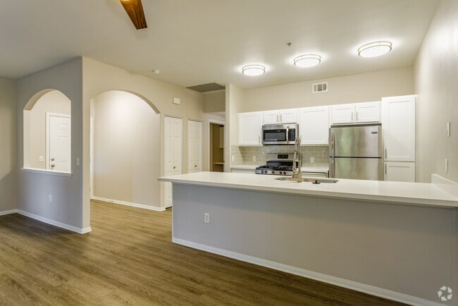 1BR, 1BA - 889SF