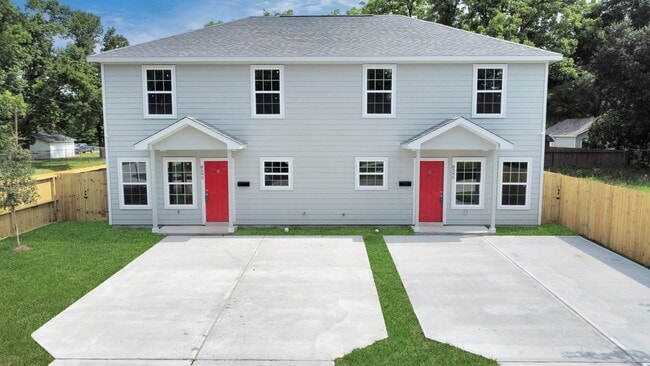 Building Photo - 8595 Parkway Dr Unit C Rental