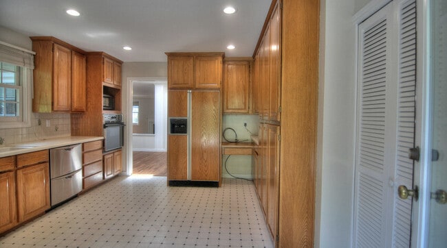 Photo - 2121 Middlefield Rd