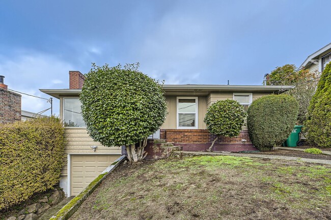 Photo - Updated 2bed/1bath Home with Attached Garage in Fremont!!