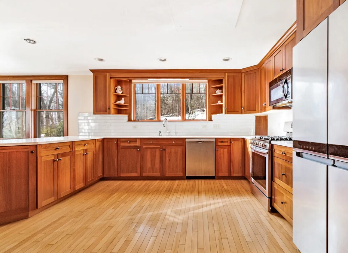 Photo - 20 Lovewell Rd (Wellesley, MA)