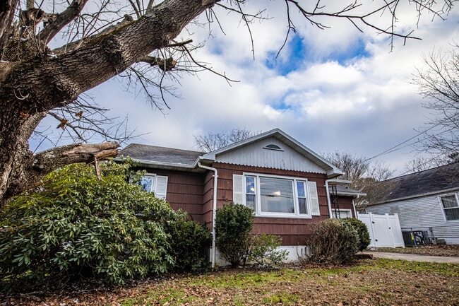 Photo - 610 Russell St