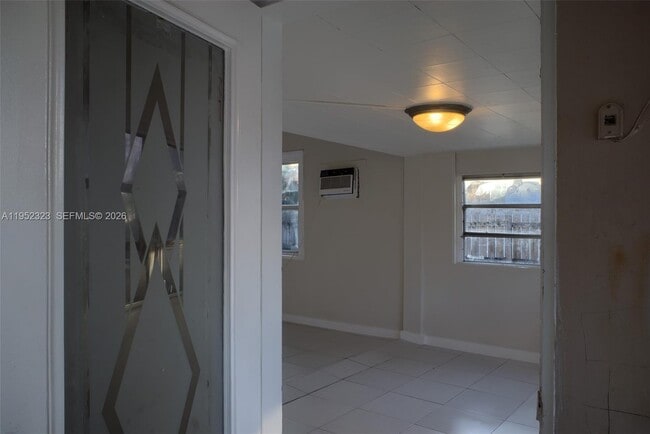 Photo - 43 SW 11th St Unidad W