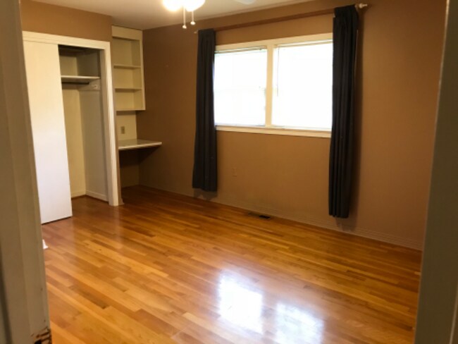 Photo - 3708 50th St