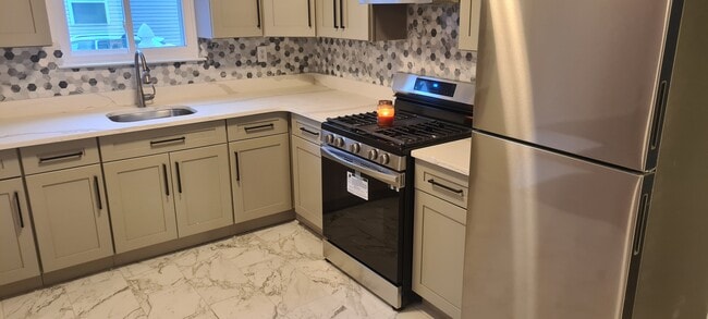 Building Photo - 18 Marisa Ct Unit 1
