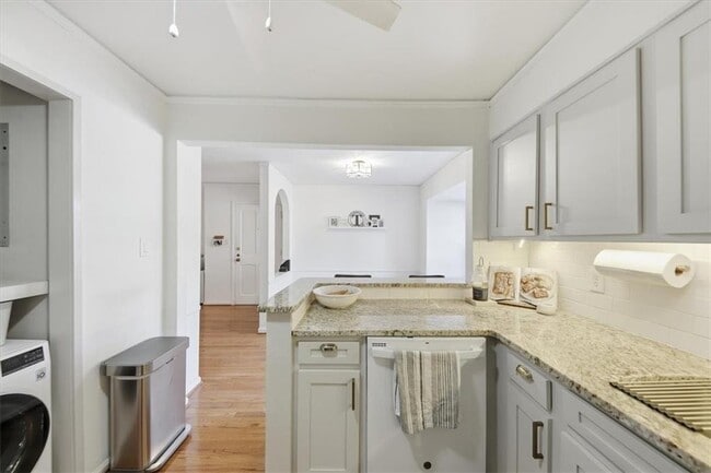 Photo - 133 Woodmere Square NW