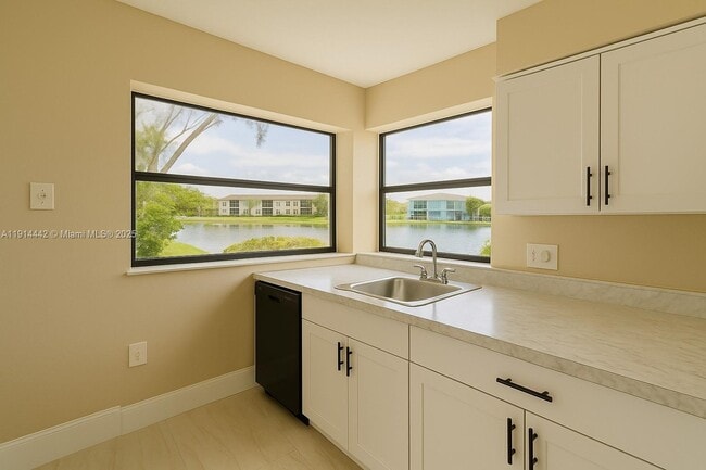 Photo - 1080 N Franklin Ave Unit 1080J