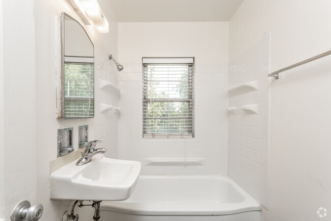1BR - Bathroom