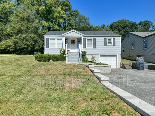 Photo - 1725 Lenland Ave