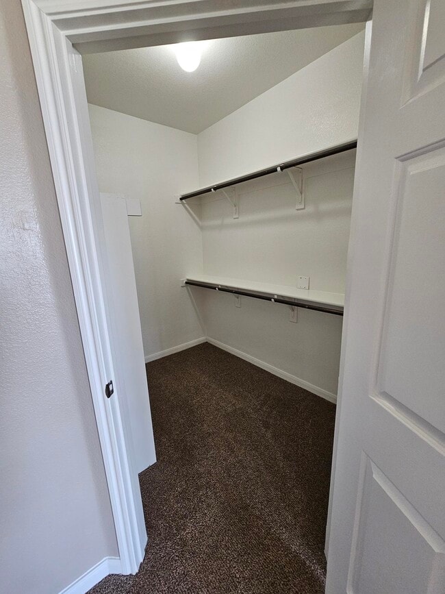 A2 Walk-in Closet