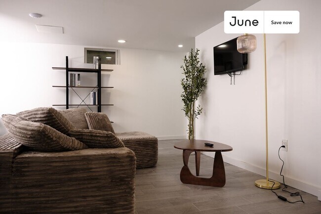 Photo - 624 E 17th St