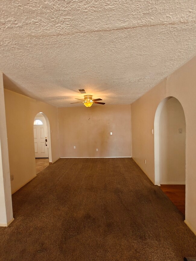 Photo - 7400 Santa Fe Trl NW