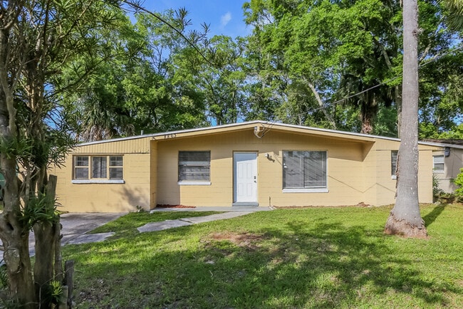 Photo - 8863 Yeoman Dr House