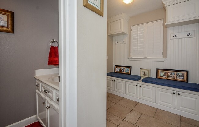 Building Photo - 15302 Bandera Falls Bend