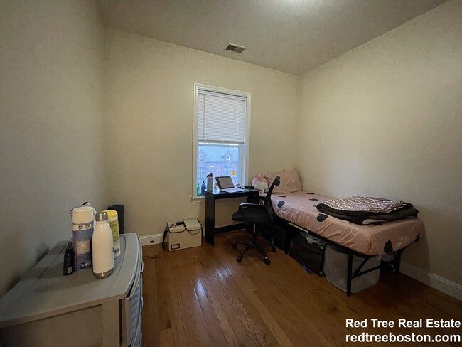 Photo - 30 Circuit St Apartments Unit 3