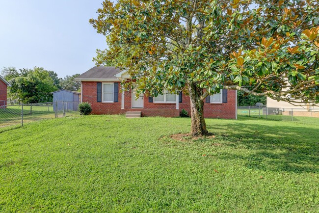 Building Photo - 204 Bob White Dr