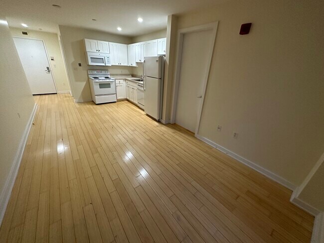 Photo - 25 Lagrange St