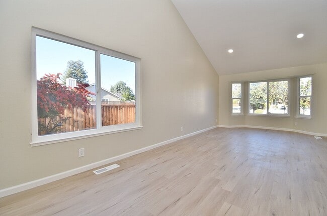Photo - COMING SOON | $4,090 / 4 BR - GORGEOUS REMODELED PARKMONT HOME IN CENTRAL FREMONT