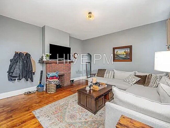 Photo - 907 Columbia St Unit Apartment 2