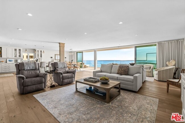Building Photo - 27002 Malibu Cove Colony Dr