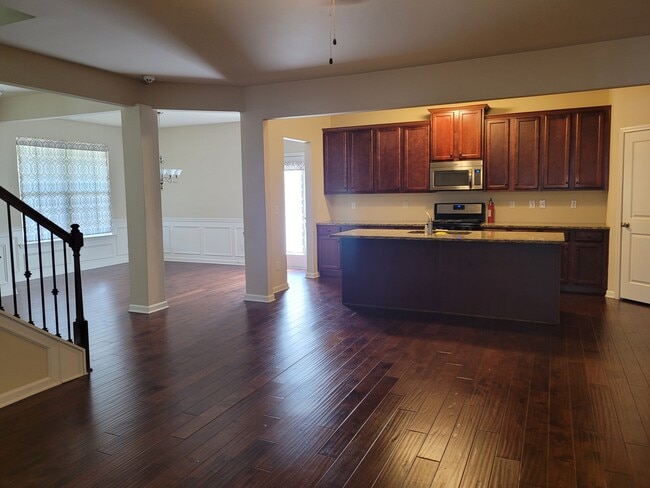 Photo - 1207 Silvercrest Ct SW