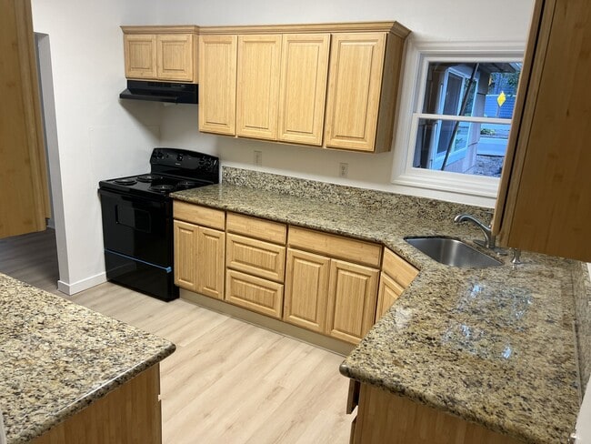 kitchen, back to driveway entrance - 4662 Carman Dr