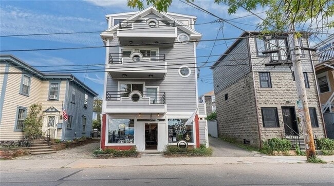 Building Photo - 492 Thames St Unit 4 Rental