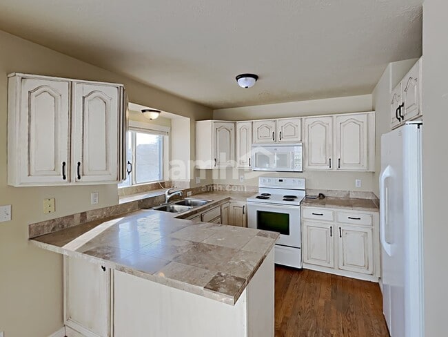 Photo - 1302 E 3125 N