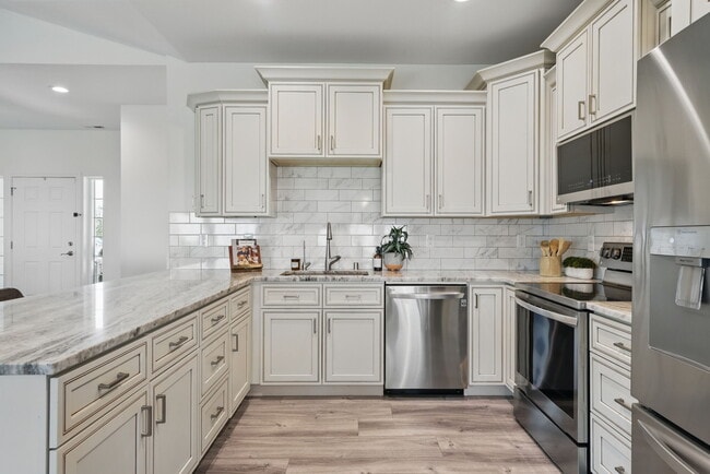 kitchen - 2521 S Vera Crest Dr