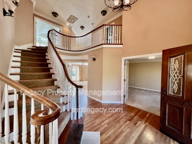 Photo - 2552 Cotswold Hill Dr