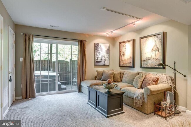 Photo - 43726 Clear Lake Square