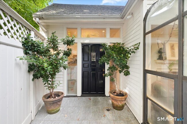 Photo - 281 Pequot Ave