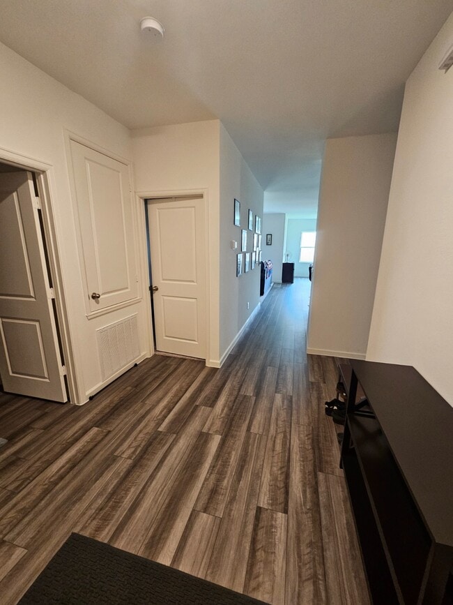 Pasillo delantero - 5919 Bright Keel Dr