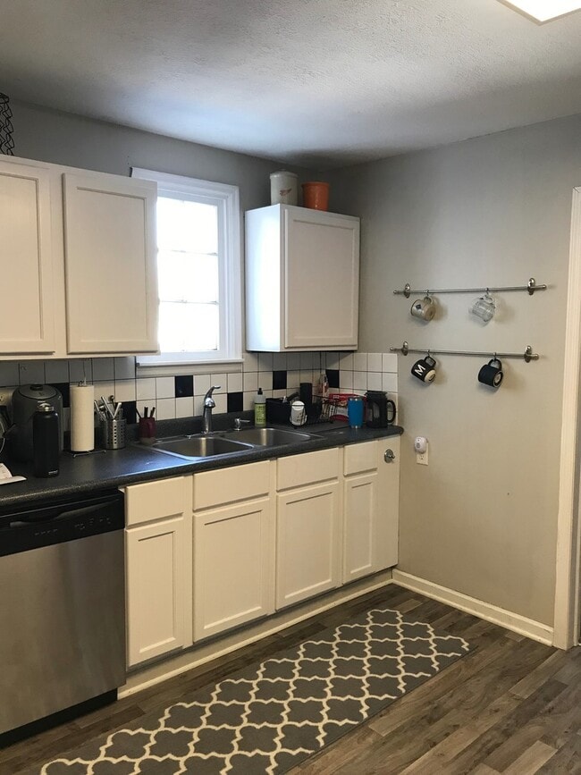 Photo - 3 Bedroom Single Family w/Garage & Large Yard