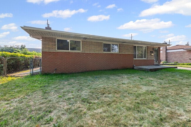 Photo - 32447 Hawthorne Dr