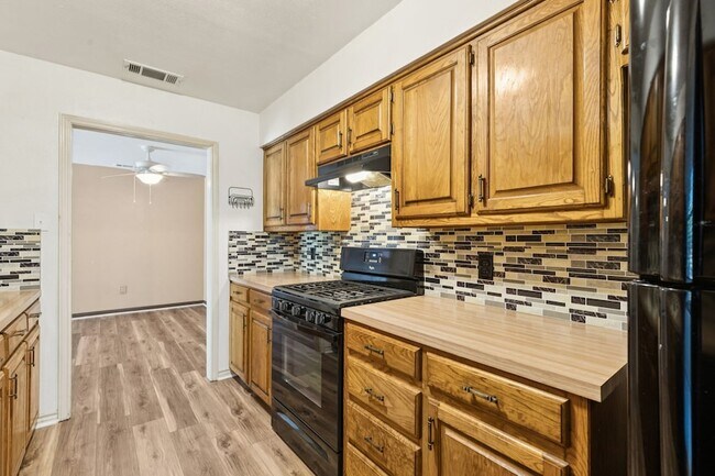 Photo - 110 Lee St
