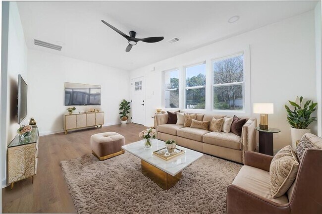 Photo - 2215 Gordon Cir