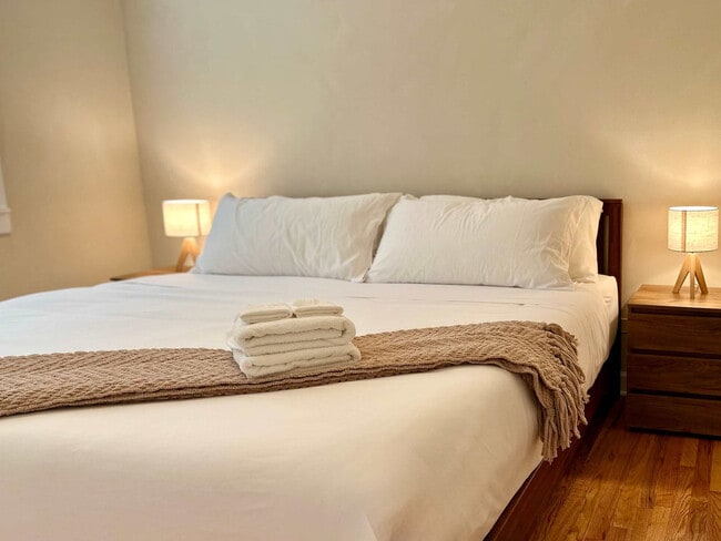 Photo - 3161 N Cambridge Ave Unit ID1322526P