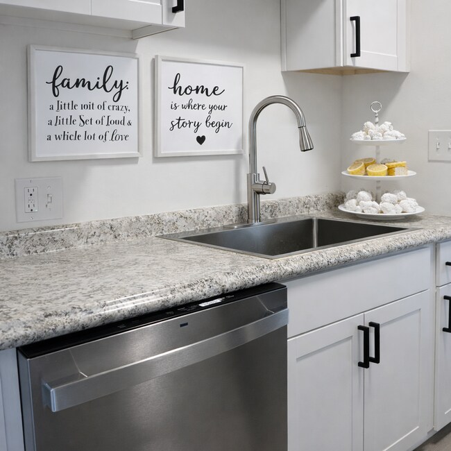 Photo - Newly Renovated 2 Bedroom Apartment Unit 5465-1