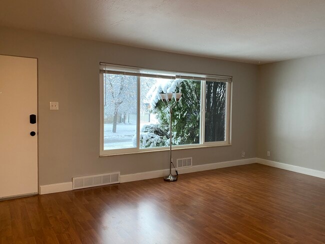 Photo - 1870 E Hillcrest Ave