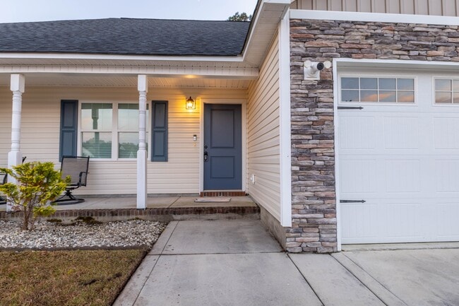 Photo - 270 Breakwater Dr