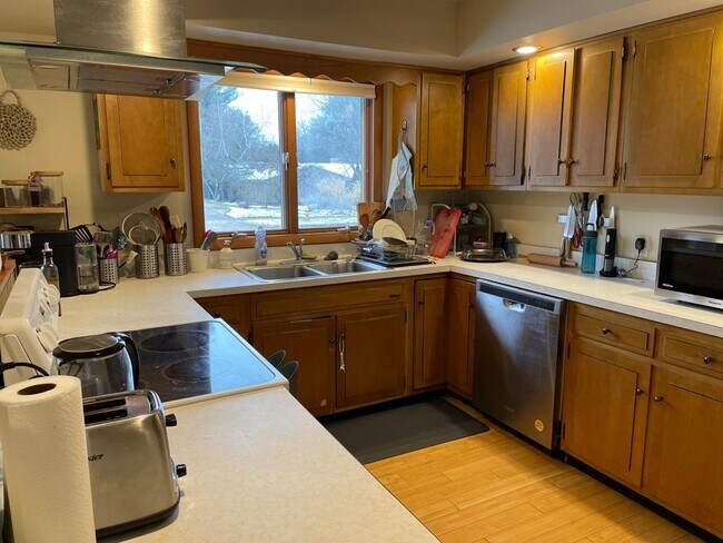 Photo - 1708 Pleasant St