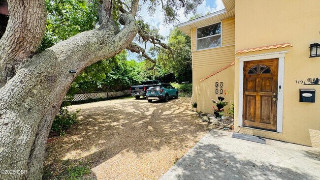 719 N Wild Olive Ave Unit 721 Garage Apt