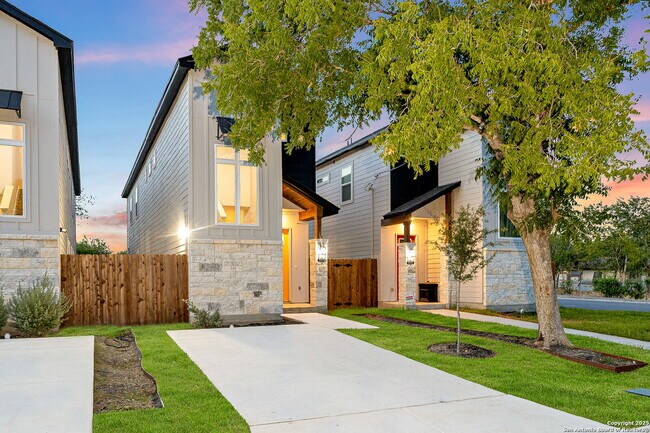 Photo - Charming 3-Bed Custom Luxury Rental with 2.5 Baths near Downtown San Antonio – 1668 Sq Ft of Comf...