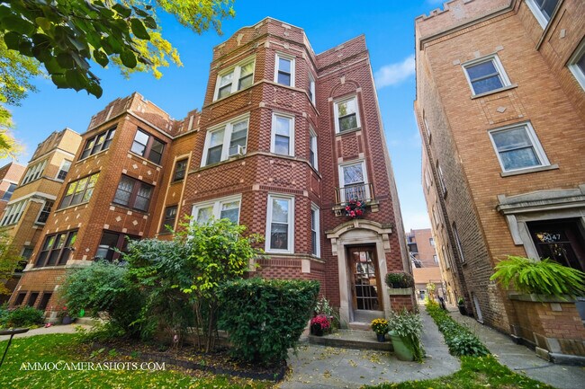 Building Photo - 2045 W Farragut Ave Unit 3